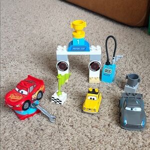 LEGO Duplo Cars Lightning McQueen set with Gas pump